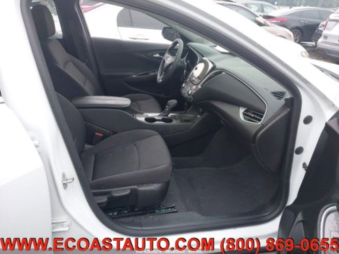Used 2025 Chevrolet Malibu LT image 12