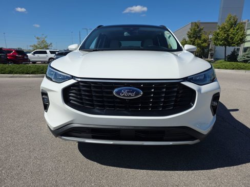 Used 2024 Ford Escape Platinum w/ Premium Technology Package image 2