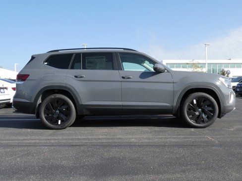 New 2026 Volkswagen Atlas SE image 2