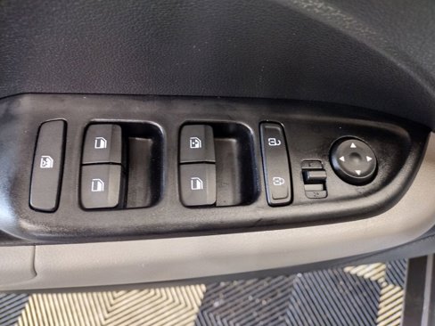 Used 2023 Hyundai Venue SEL image 17