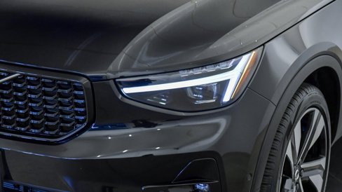Certified 2025 Volvo XC40 B5 Plus w/ Climate Package image 9