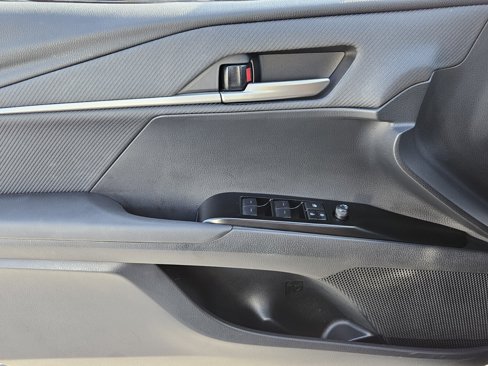 Used 2025 Toyota Camry SE image 38