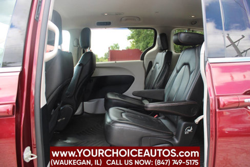 Used 2020 Chrysler Pacifica Touring-L image 14