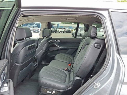 Used 2025 BMW X7 xDrive40i image 13