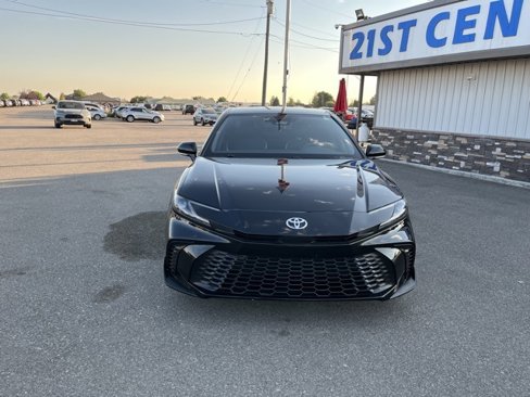 Used 2025 Toyota Camry LE image 2