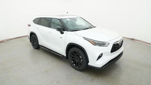 New 2025 Toyota Highlander XLE image 30