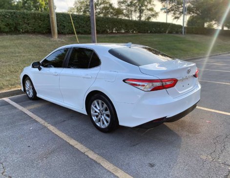 Used 2020 Toyota Camry LE image 2