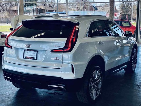 Used 2024 Cadillac XT4 Premium Luxury image 14