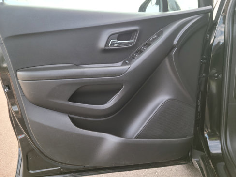 Used 2022 Chevrolet Trax LT w/ Driver Confidence Package image 8