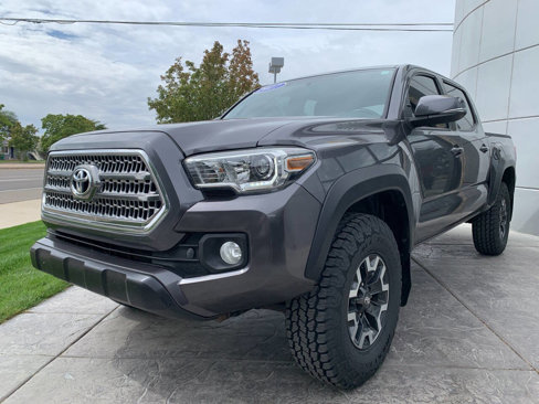 Used 2017 Toyota Tacoma TRD Sport image 3