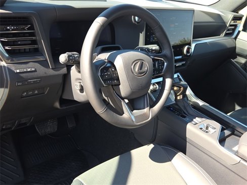 Used 2025 Lexus GX 550 w/ Accessory Package (2T) image 16