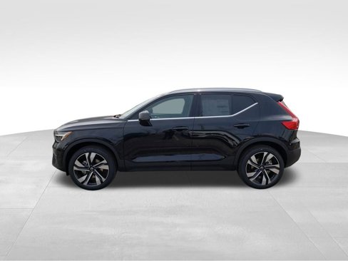 New 2025 Volvo XC40 B5 Ultra w/ Protection Package Premier image 2