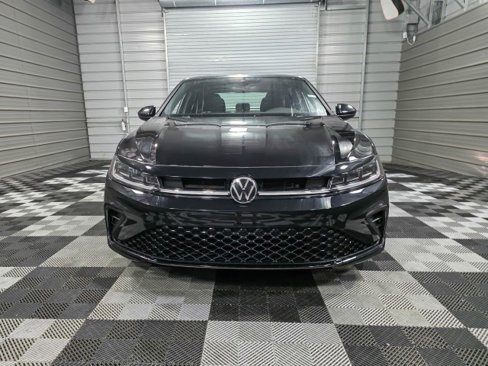 Used 2025 Volkswagen Jetta Sport image 3