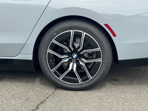 New 2026 BMW 750e xDrive image 17