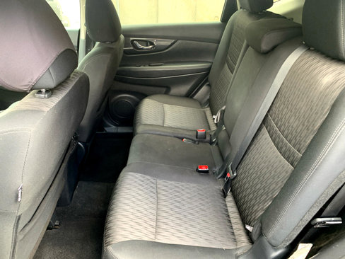 Used 2018 Nissan Rogue SV w/ Sun & Sound Touring Package image 11