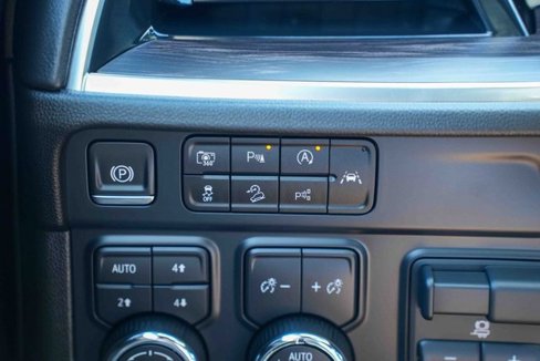 Used 2025 Chevrolet Suburban Z71 image 36