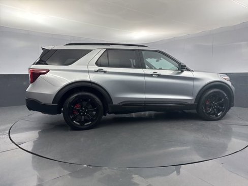 Used 2024 Ford Explorer ST w/ Technology Package image 6