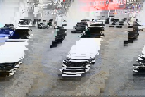Used 2025 Hyundai Elantra SEL image 3