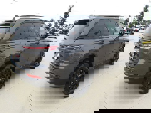New 2025 Jeep Grand Cherokee Altitude image 6