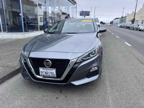 Used 2022 Nissan Altima 2.5 SV image 2