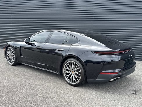 Certified 2024 Porsche Panamera image 3