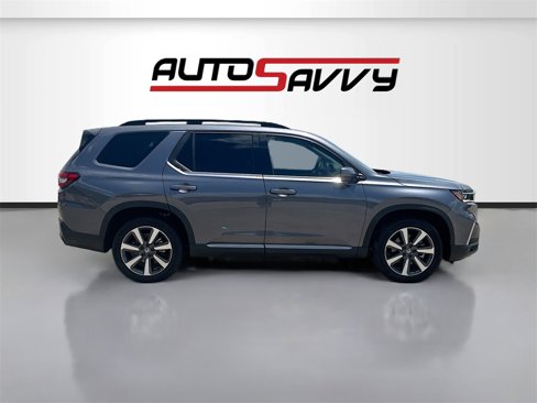Used 2025 Honda Pilot Touring image 8
