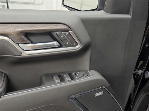 Used 2025 Chevrolet Silverado 1500 LTZ image 27