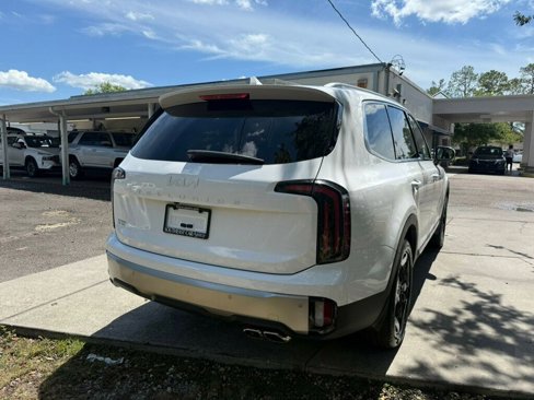 Used 2025 Kia Telluride EX image 11