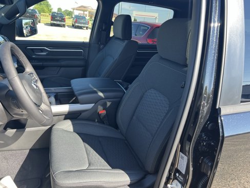 New 2026 RAM 1500 4x4 Crew Cab image 32