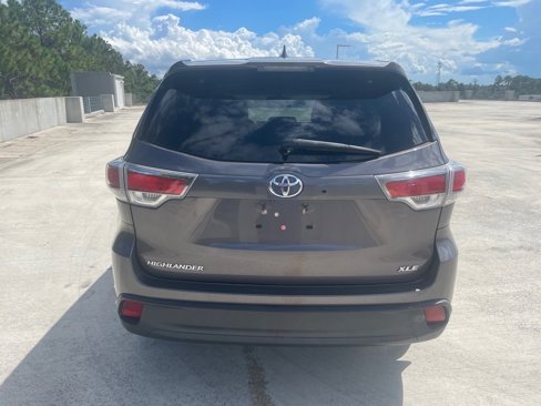 Used 2016 Toyota Highlander XLE image 6