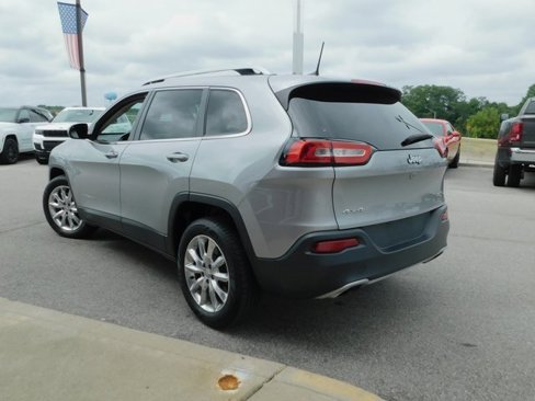Used 2017 Jeep Cherokee Limited image 7