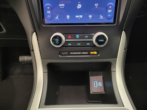 Used 2024 Ford Edge SEL image 32