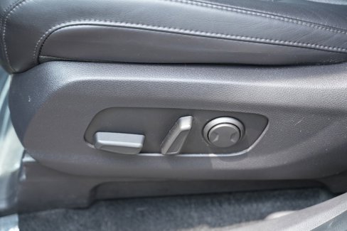 Used 2024 Kia Carnival EX image 27