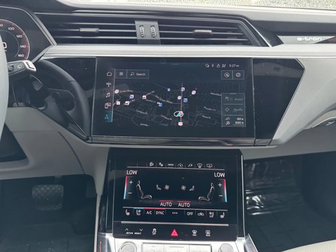 Used 2024 Audi Q8 e-tron Prestige image 21