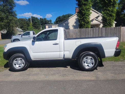 Used 2012 Toyota Tacoma 4x4 Regular Cab image 1