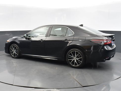 Used 2024 Toyota Camry SE image 2