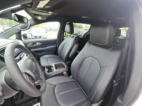 New 2025 Chrysler Pacifica Select w/ Uconnect Theater Family Group image 11