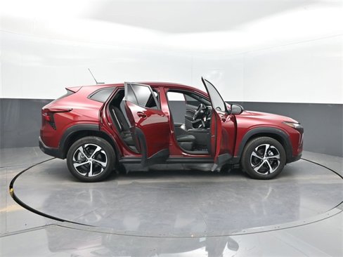 Used 2025 Chevrolet Trax RS w/ Driver Confidence Package image 26