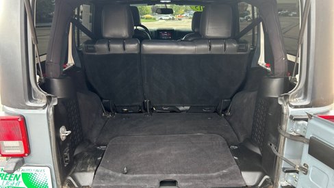 Used 2015 Jeep Wrangler Unlimited Rubicon w/ Max Tow Package image 12