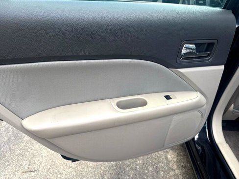 Used 2010 Ford Fusion SE image 16