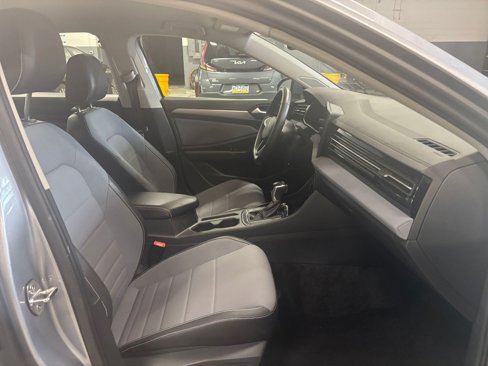 Used 2025 Volkswagen Jetta SE image 25