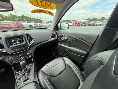 Used 2021 Jeep Cherokee Latitude Plus image 22