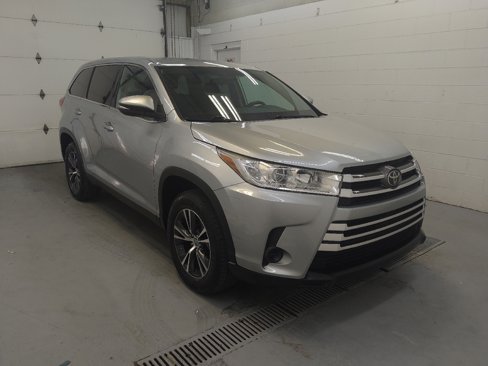 Used 2019 Toyota Highlander LE image 11