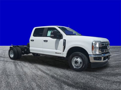 New 2026 Ford F350 4x4 Crew Cab DRW Super Duty image 2