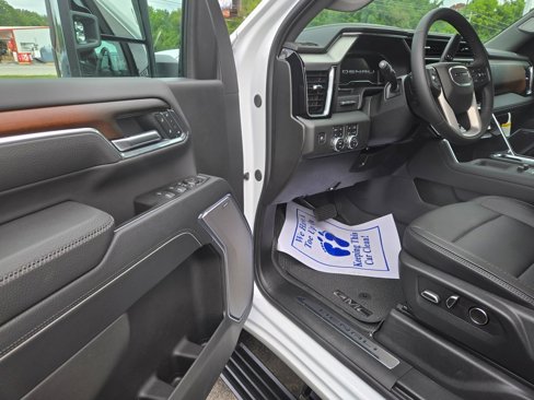 New 2025 GMC Sierra 2500 Denali w/ Denali Reserve Package image 6