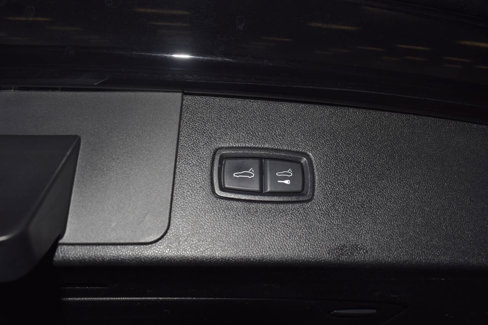 Used 2021 Porsche Cayenne image 18