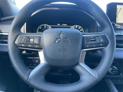 New 2025 Mitsubishi Outlander SE image 11