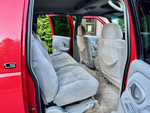 Used 1999 Chevrolet Suburban 4WD w/ Preferred Equipment Group 2 image 23