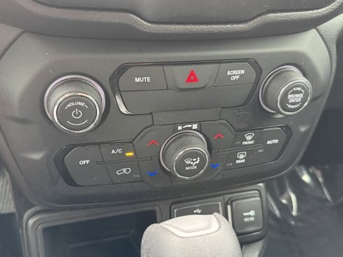 Used 2020 Jeep Renegade Altitude image 10