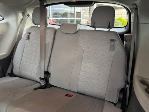 Used 2023 Toyota Sienna LE image 29